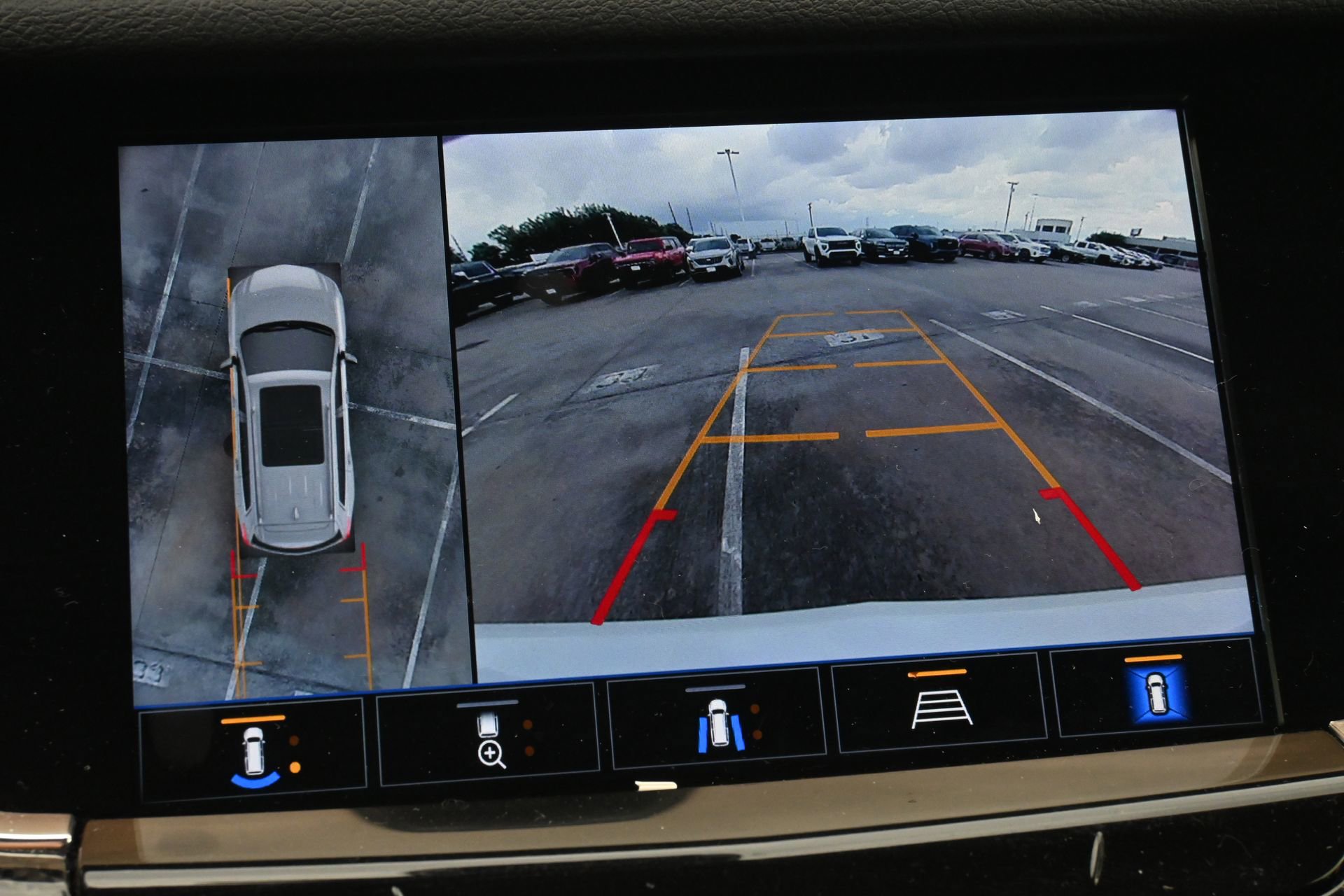 Used 2023 Cadillac XT6 Sport w/ Technology Package AWD/4WD image 12