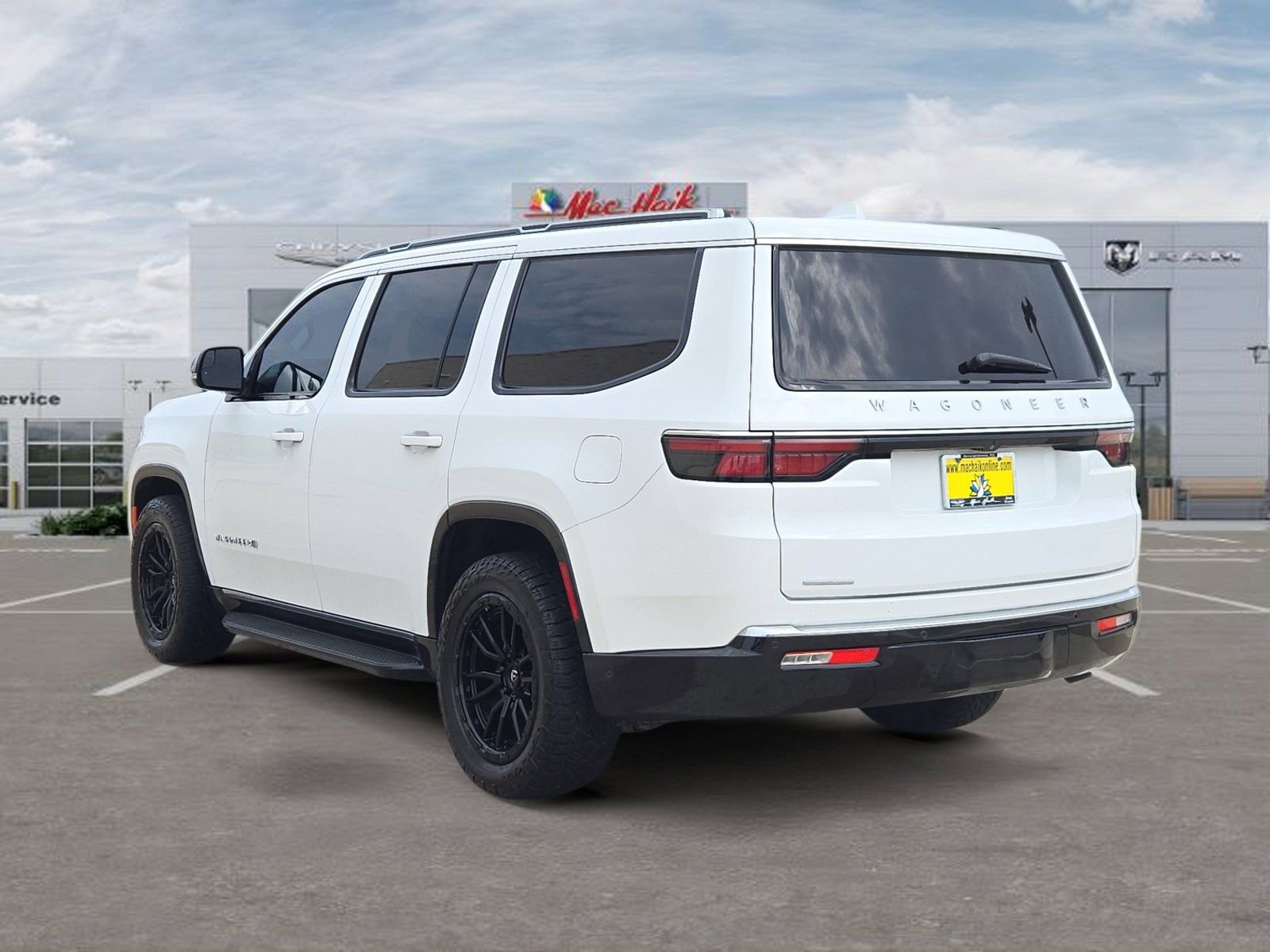 Used 2023 Jeep Wagoneer 4WD w/ Convenience Group I image 3