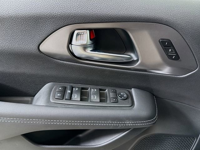 New 2026 Chrysler Pacifica Select w/ S Appearance Package image 17
