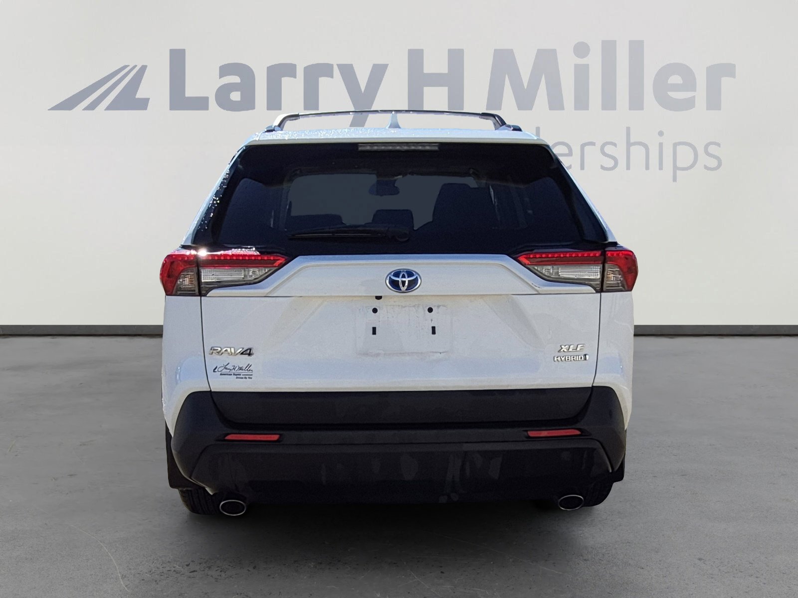 Used 2021 Toyota RAV4 XLE w/ Convenience Package AWD/4WD image 4