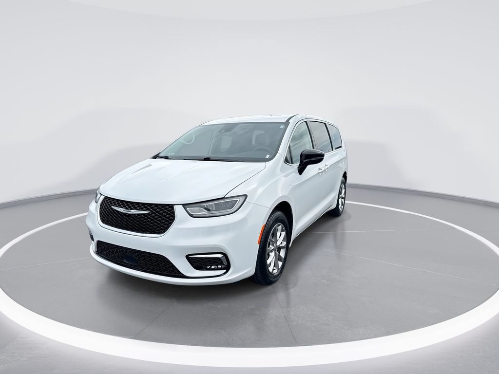 Used 2024 Chrysler Pacifica Touring-L AWD/4WD image 4