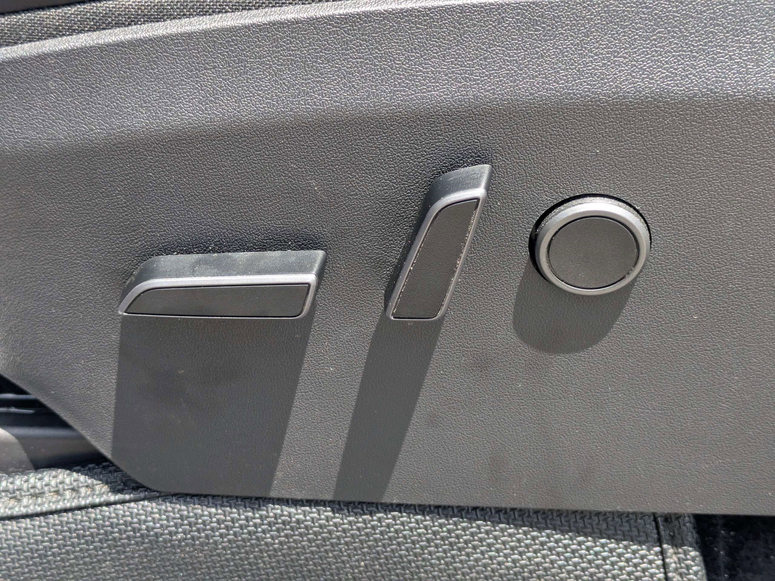 Used 2023 Tesla Model Y Long Range AWD/4WD image 18