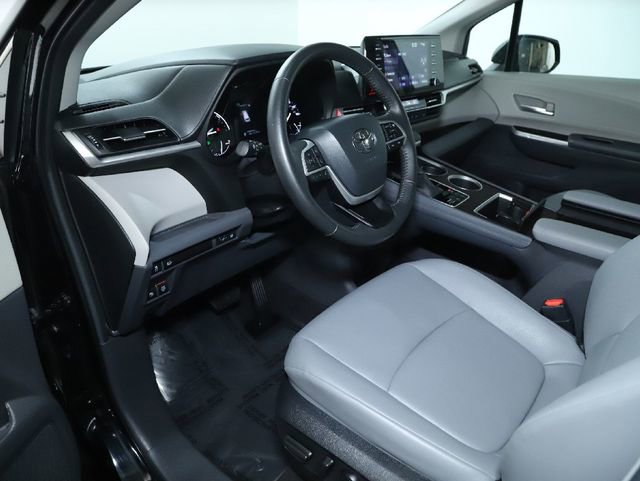 Used 2024 Toyota Sienna XLE image 25