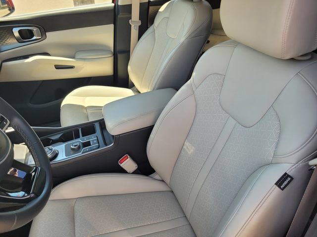 Used 2023 Kia Sorento EX AWD/4WD image 11