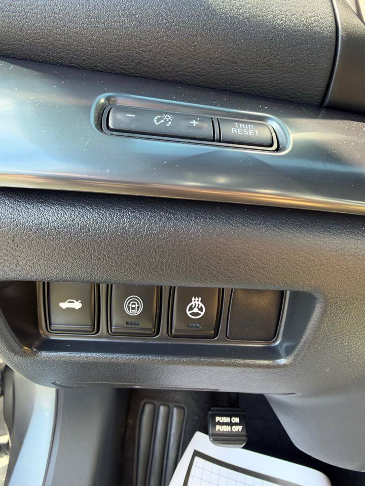 Used 2023 Nissan Maxima SR w/ Sport Mat Group FWD image 12
