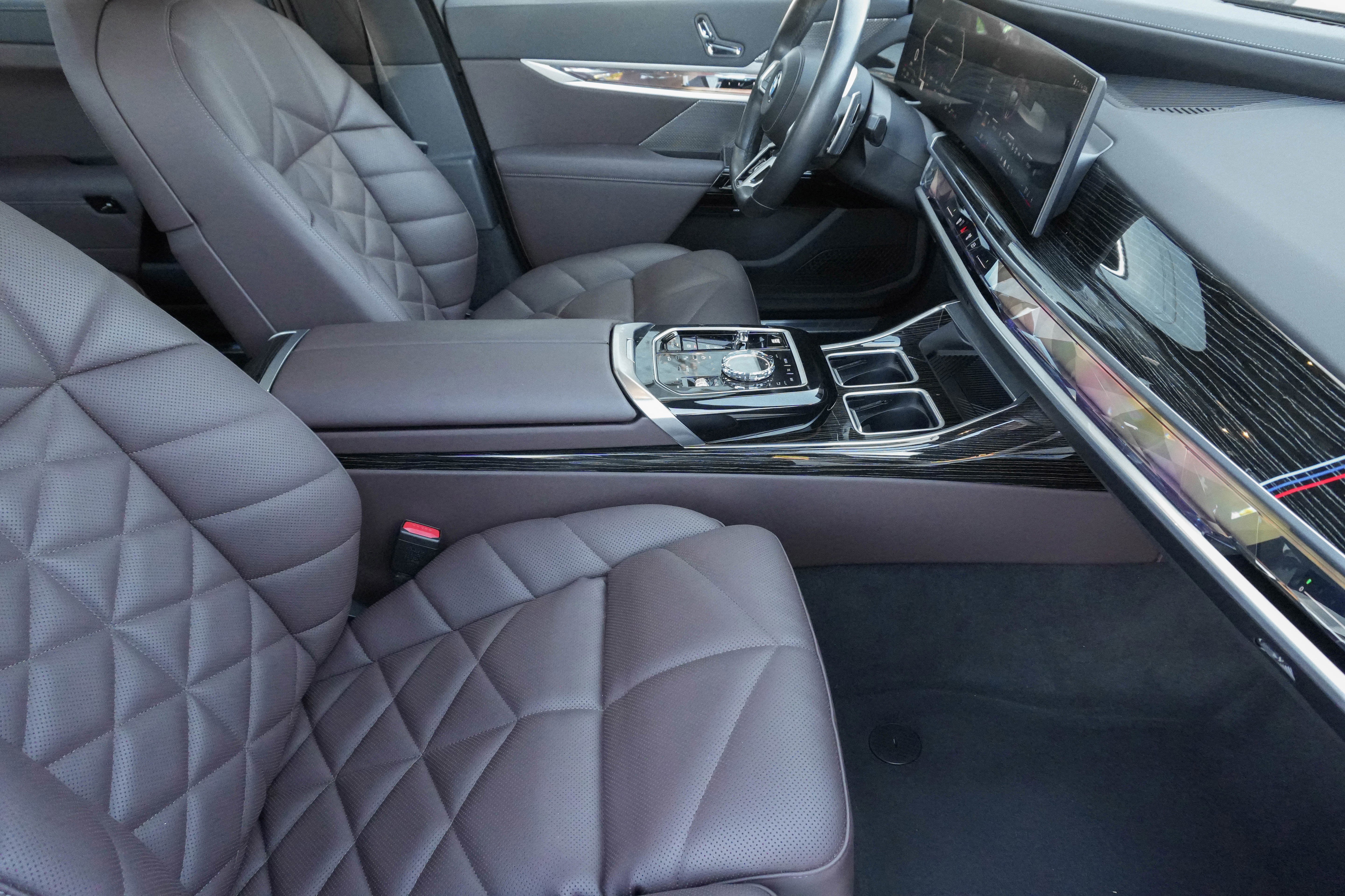 Certified 2025 BMW 740i RWD image 13