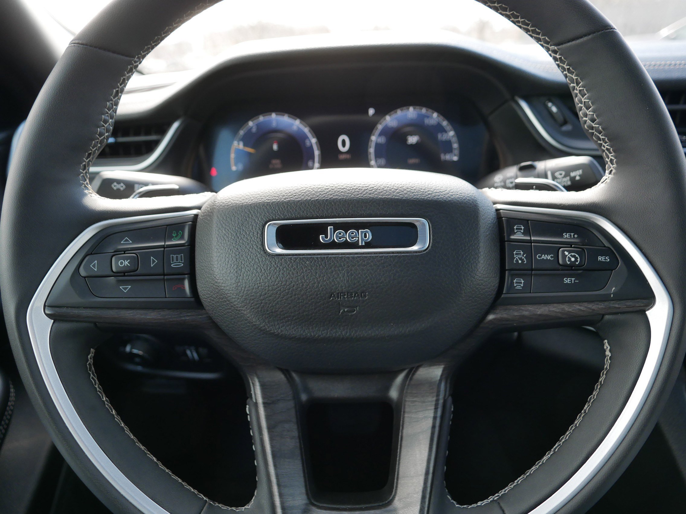 Used 2024 Jeep Grand Cherokee L Limited w/ Luxury Tech Group II AWD/4WD image 25