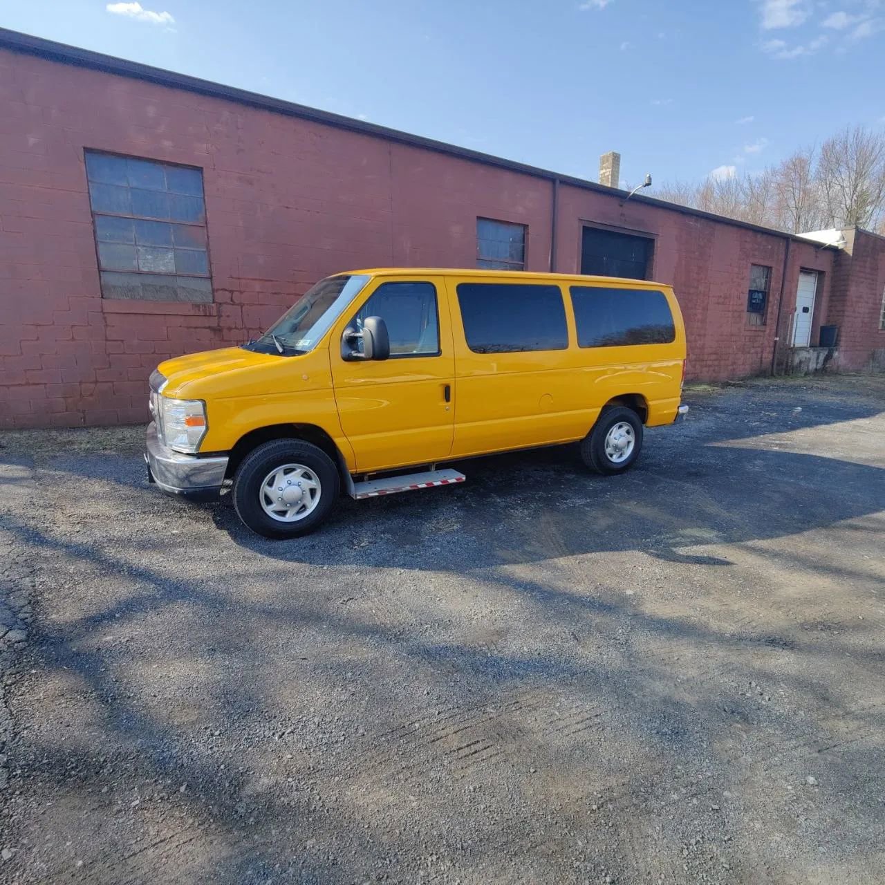 Used 2014 Ford E-250 and Econoline 250 image 2
