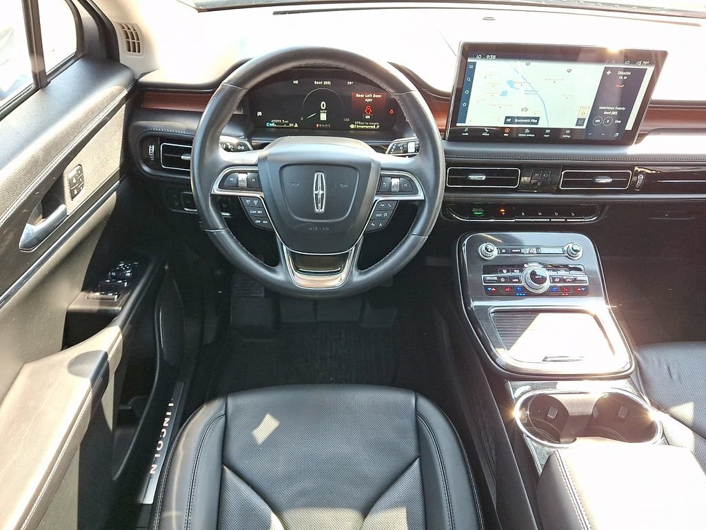 Used 2023 Lincoln Nautilus Reserve AWD/4WD image 2