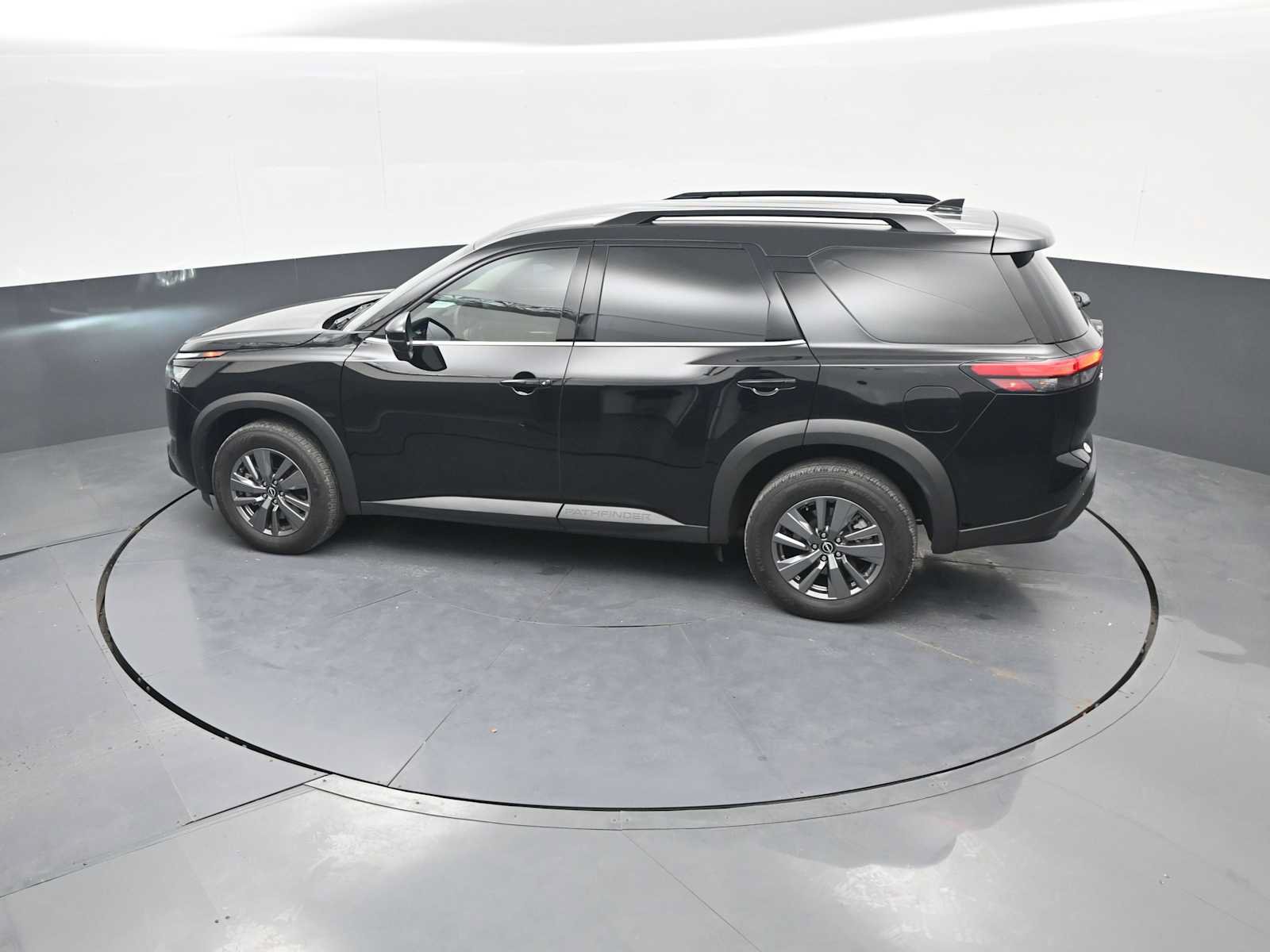 Used 2025 Nissan Pathfinder SV AWD/4WD image 30