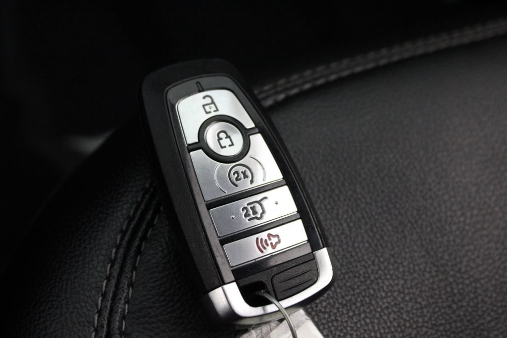 Used 2024 Ford Explorer Limited w/ Limited Technology Package RWD image 31