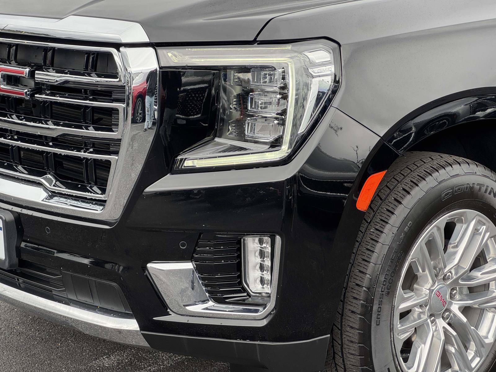 Used 2023 GMC Yukon SLT w/ SLT Premium Package AWD/4WD image 28