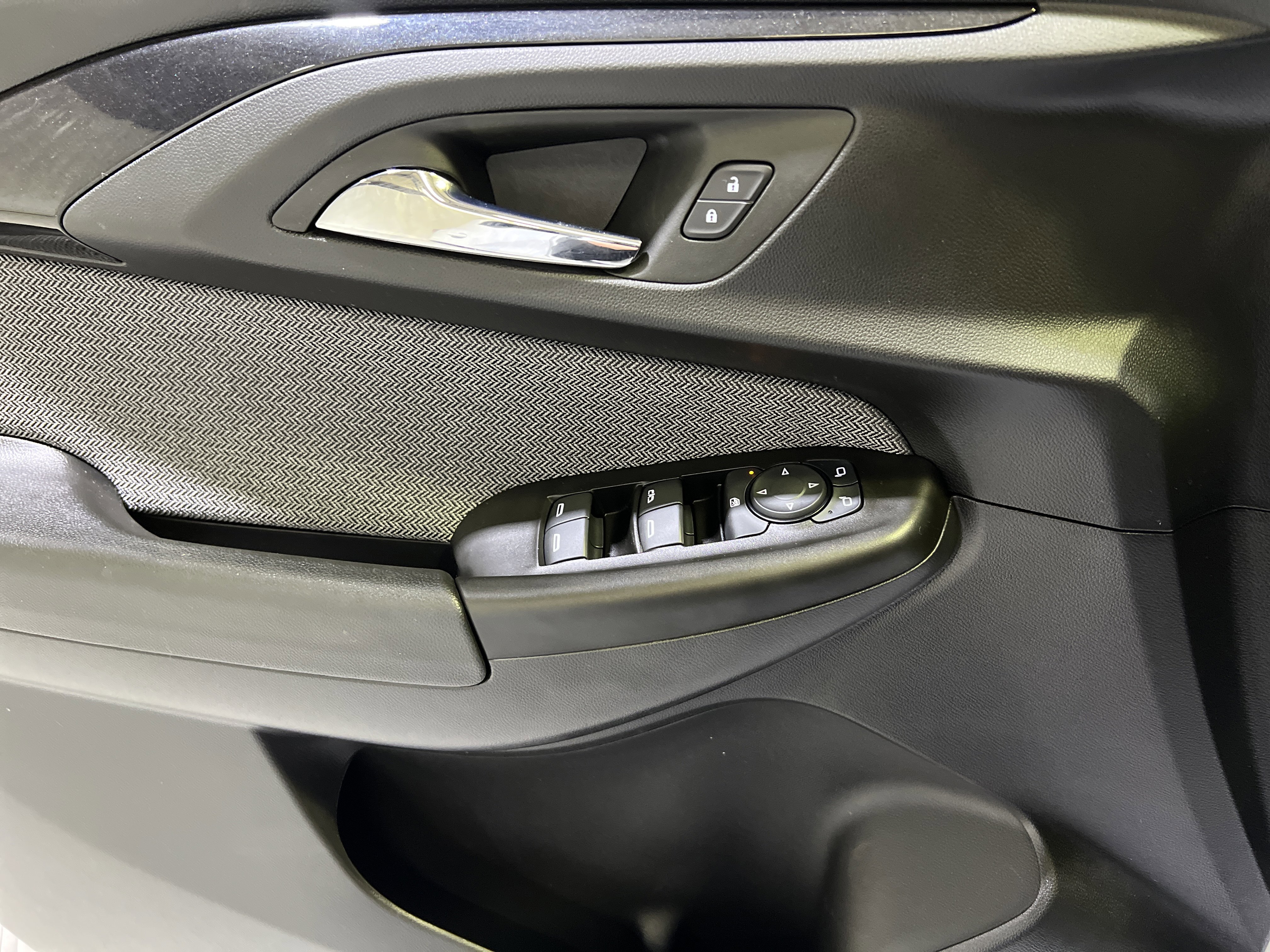 Used 2023 Chevrolet TrailBlazer LT w/ Convenience Package AWD/4WD image 24