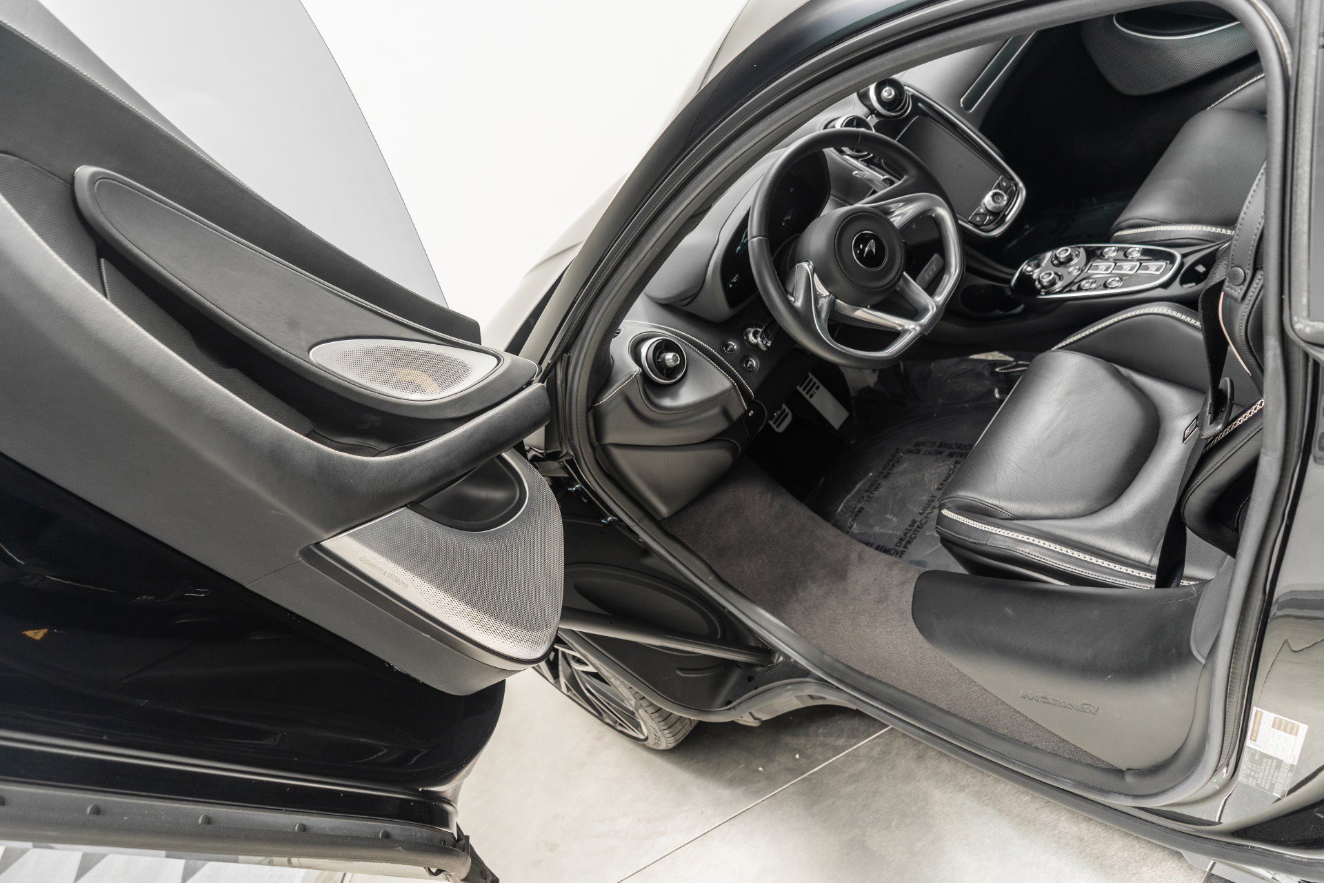 Used 2022 McLaren GT image 23