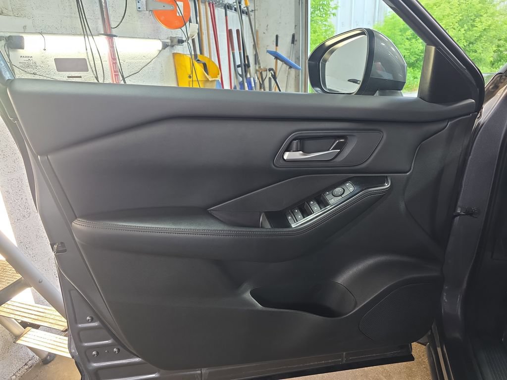 Used 2024 Nissan Rogue SV AWD/4WD image 26