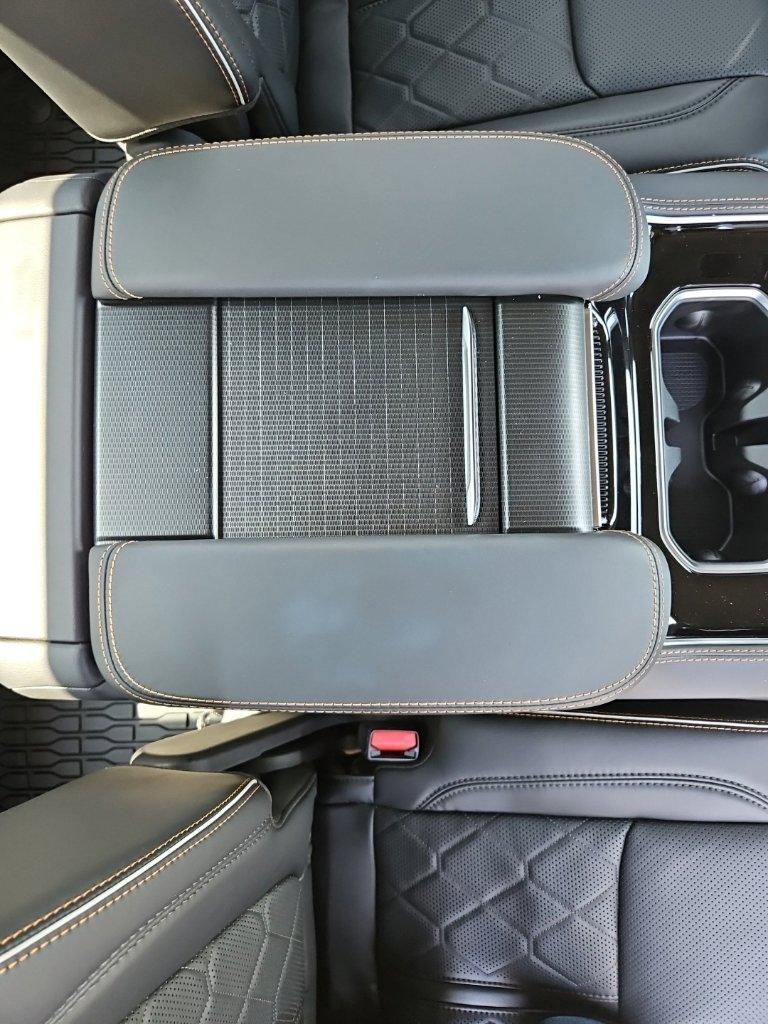 New 2026 Jeep Grand Wagoneer Summit AWD/4WD image 35
