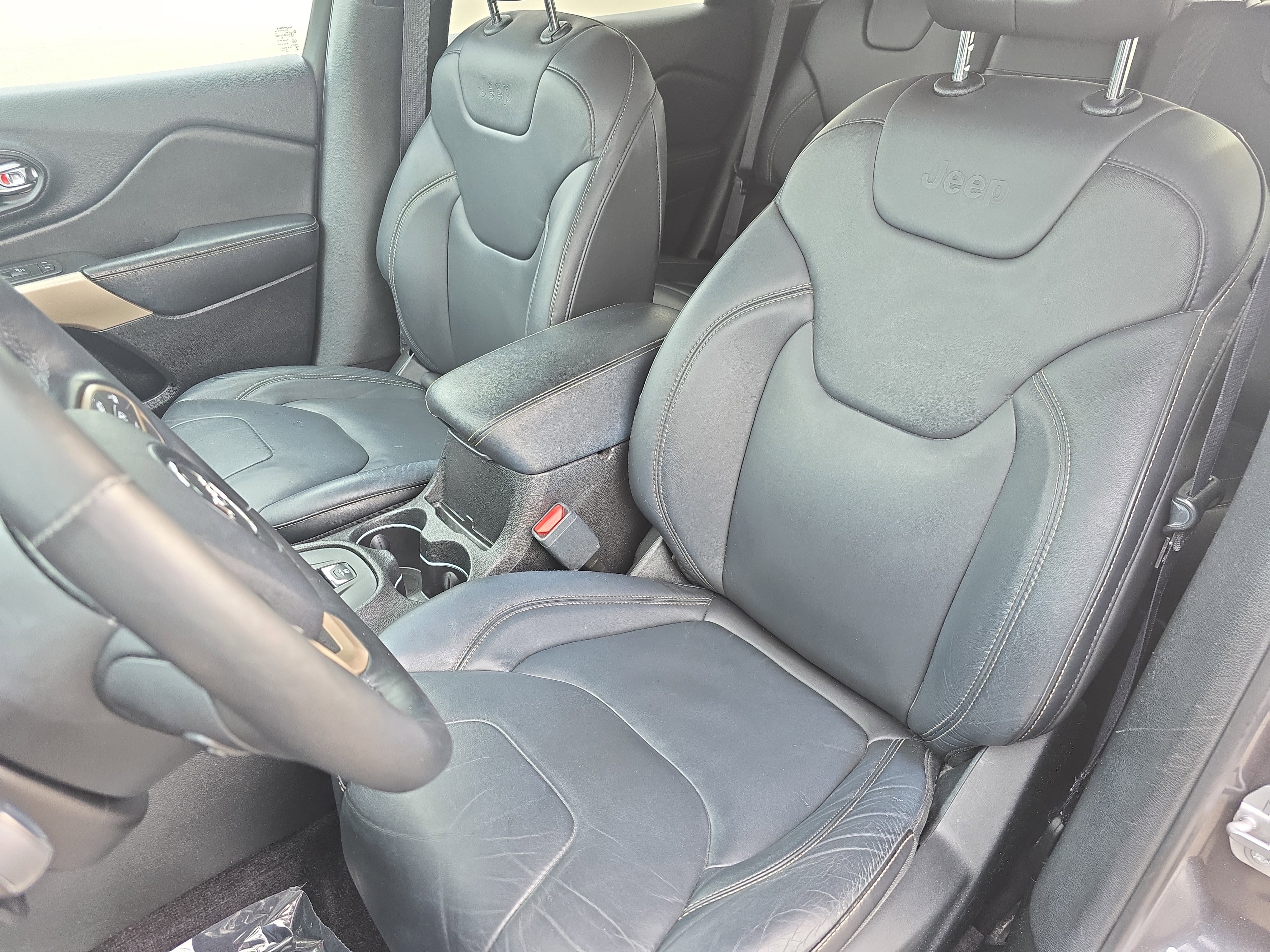 Used 2017 Jeep Cherokee Limited image 14