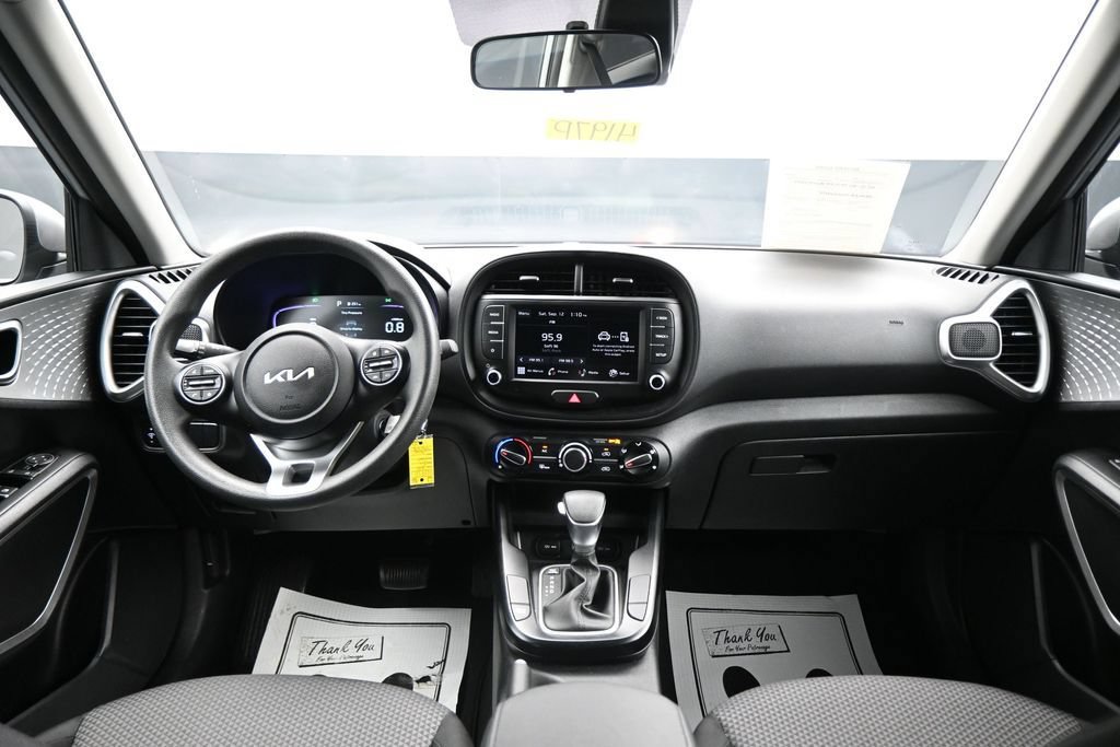 Used 2025 Kia Soul LX w/ LX Technology Package FWD image 13
