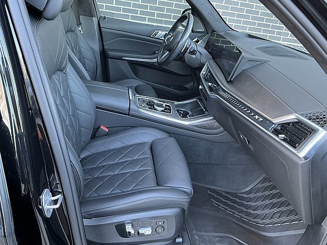 Used 2023 BMW X7 xDrive40i w/ M Sport Package image 23