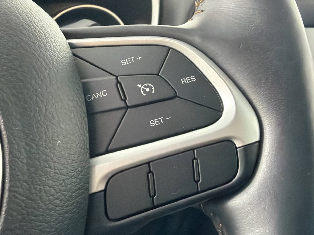 Used 2018 Jeep Compass Latitude w/ Popular Equipment Group AWD/4WD image 40