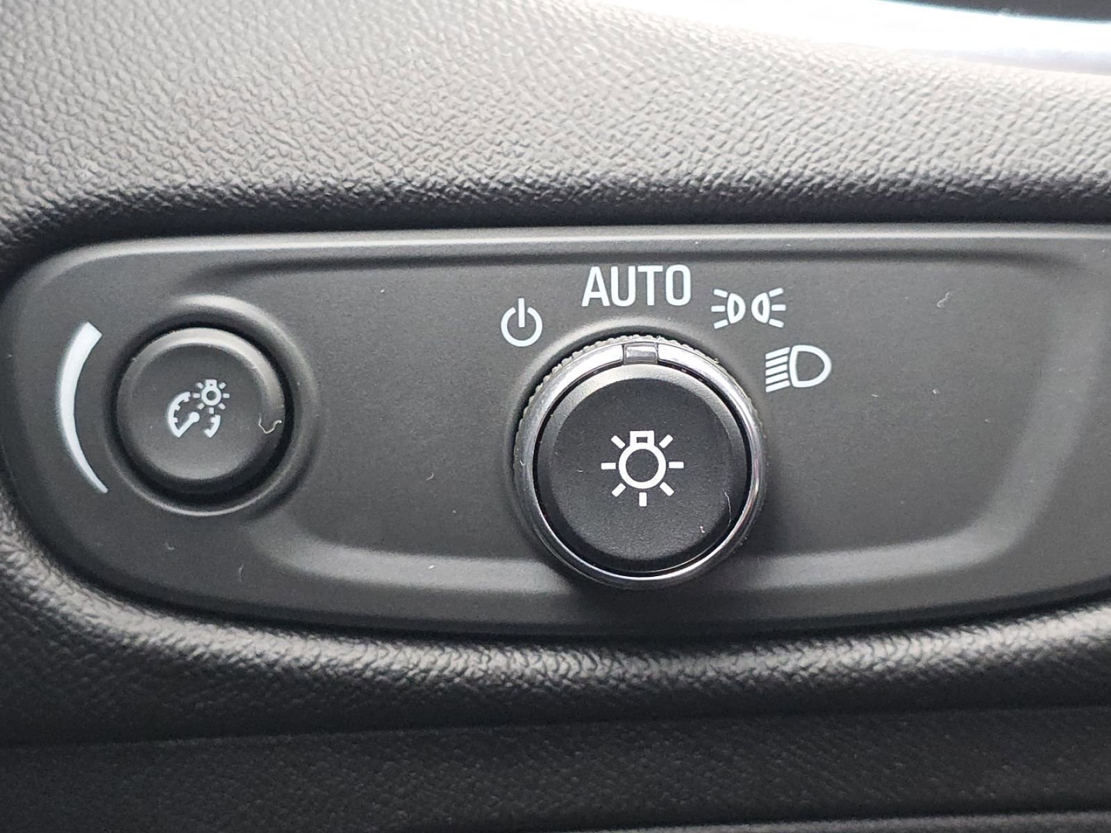 Used 2016 Chevrolet Malibu LT image 7