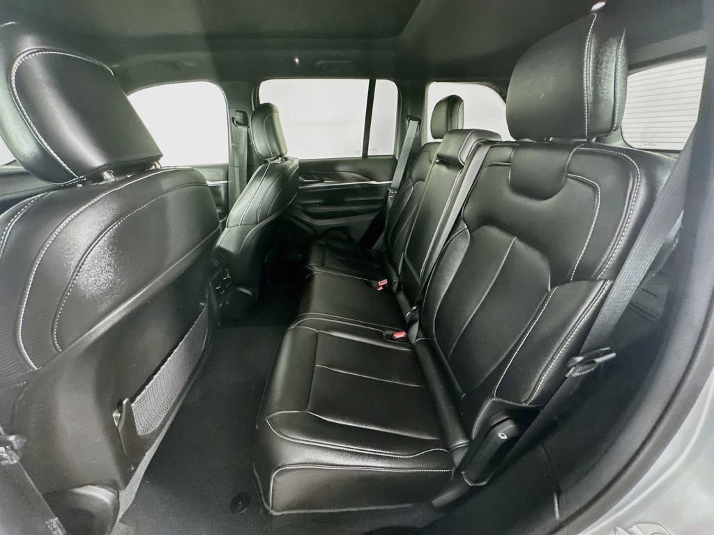 Certified 2024 Jeep Grand Cherokee Limited AWD/4WD image 36
