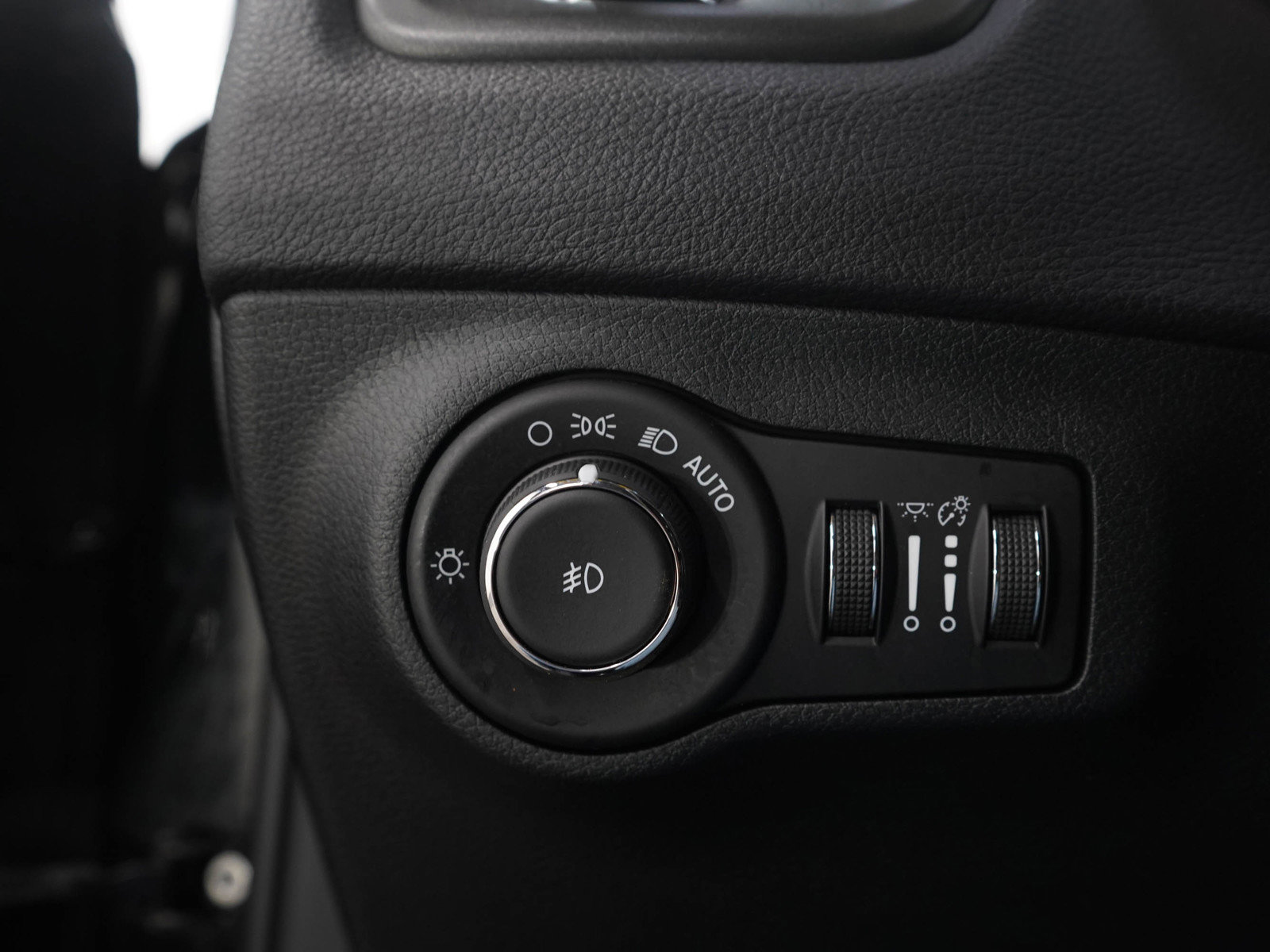 Used 2018 Jeep Compass Trailhawk w/ Safe & Security Group image 24