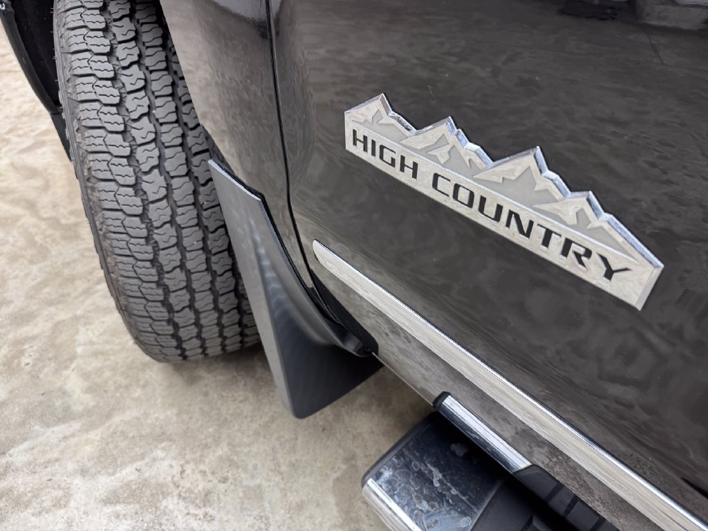 Used 2015 Chevrolet Silverado 1500 High Country w/ High Country Premium Package AWD/4WD image 31