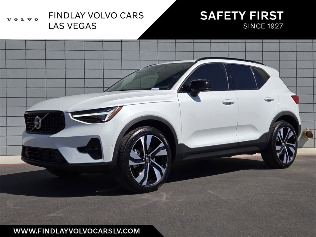 New 2025 Volvo XC40 B5 Ultra w/ Climate Package