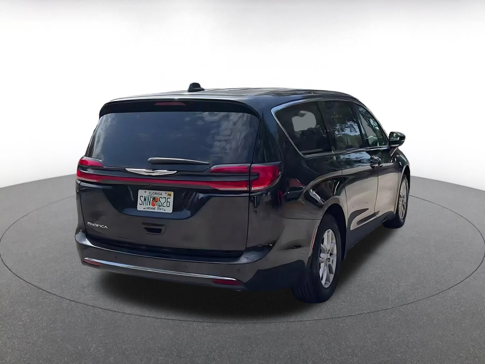 Used 2025 Chrysler Pacifica Select FWD image 14