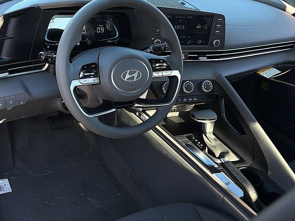 New 2026 Hyundai Elantra SE FWD image 6