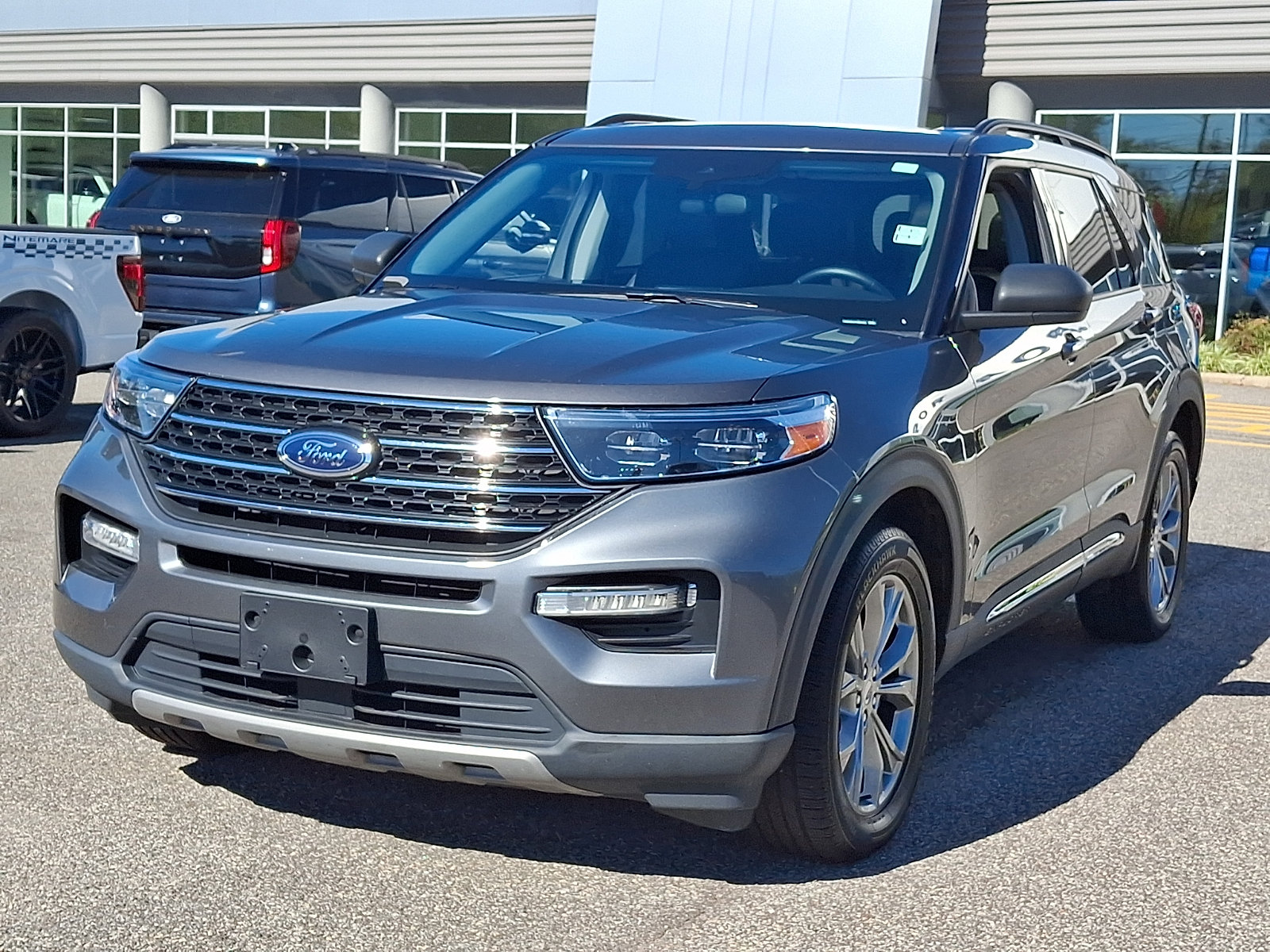 Certified 2023 Ford Explorer XLT w/ Equipment Group 202A AWD/4WD image 4