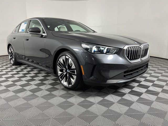 Used 2024 BMW 530i w/ Premium Package image 2