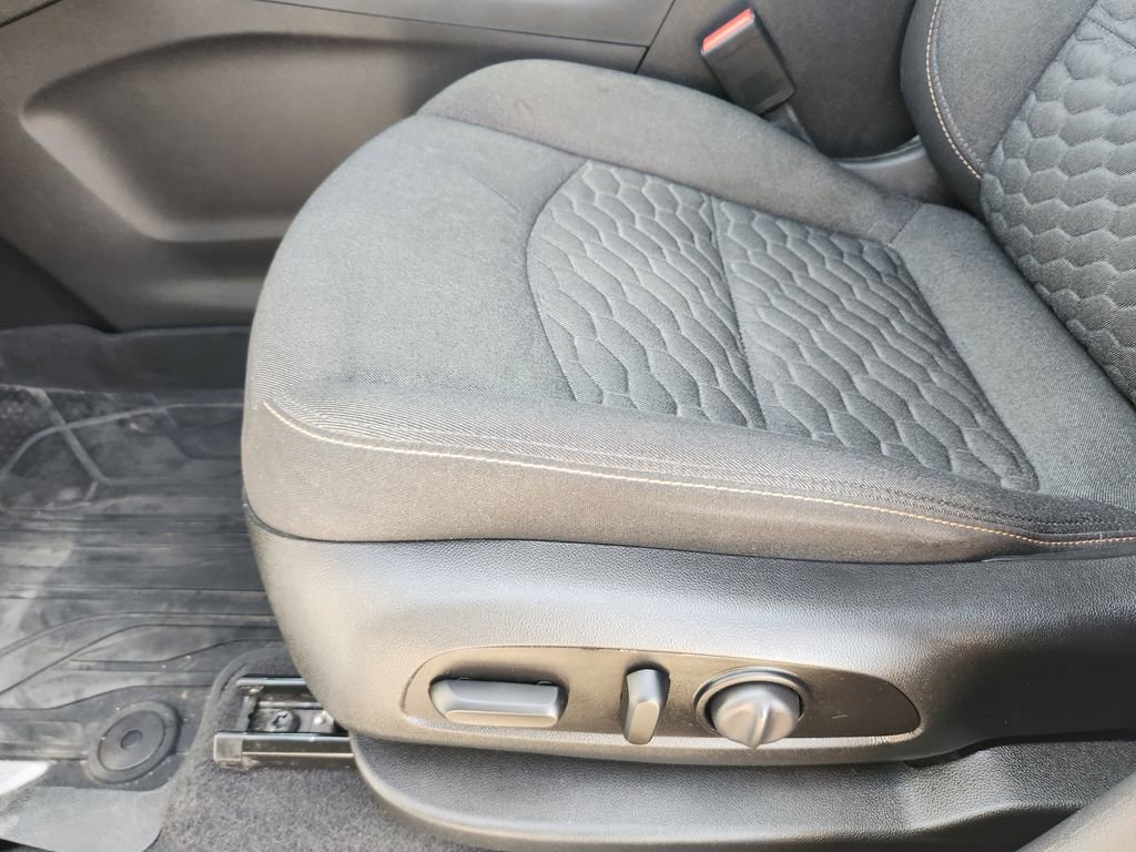 Used 2021 Chevrolet Equinox LT image 29