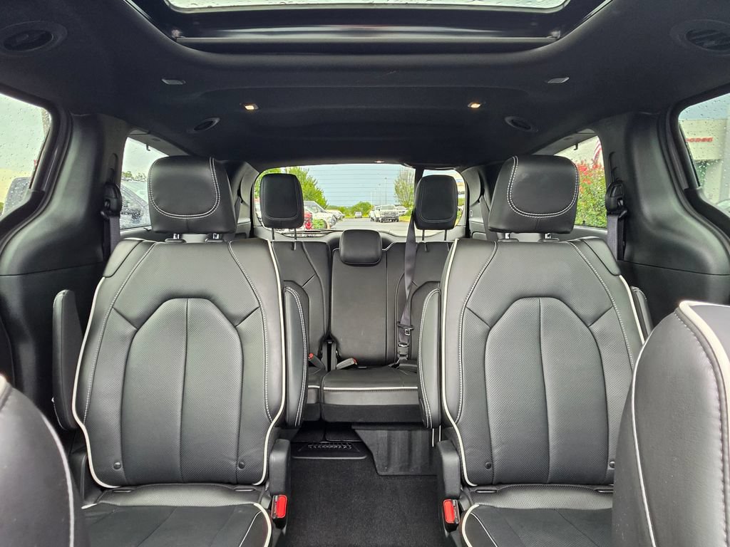 Used 2025 Chrysler Pacifica Limited AWD/4WD image 30