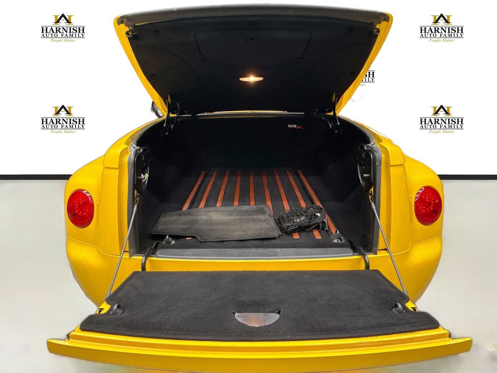 Used 2003 Chevrolet SSR w/ Preferred Equipment Group RWD image 23