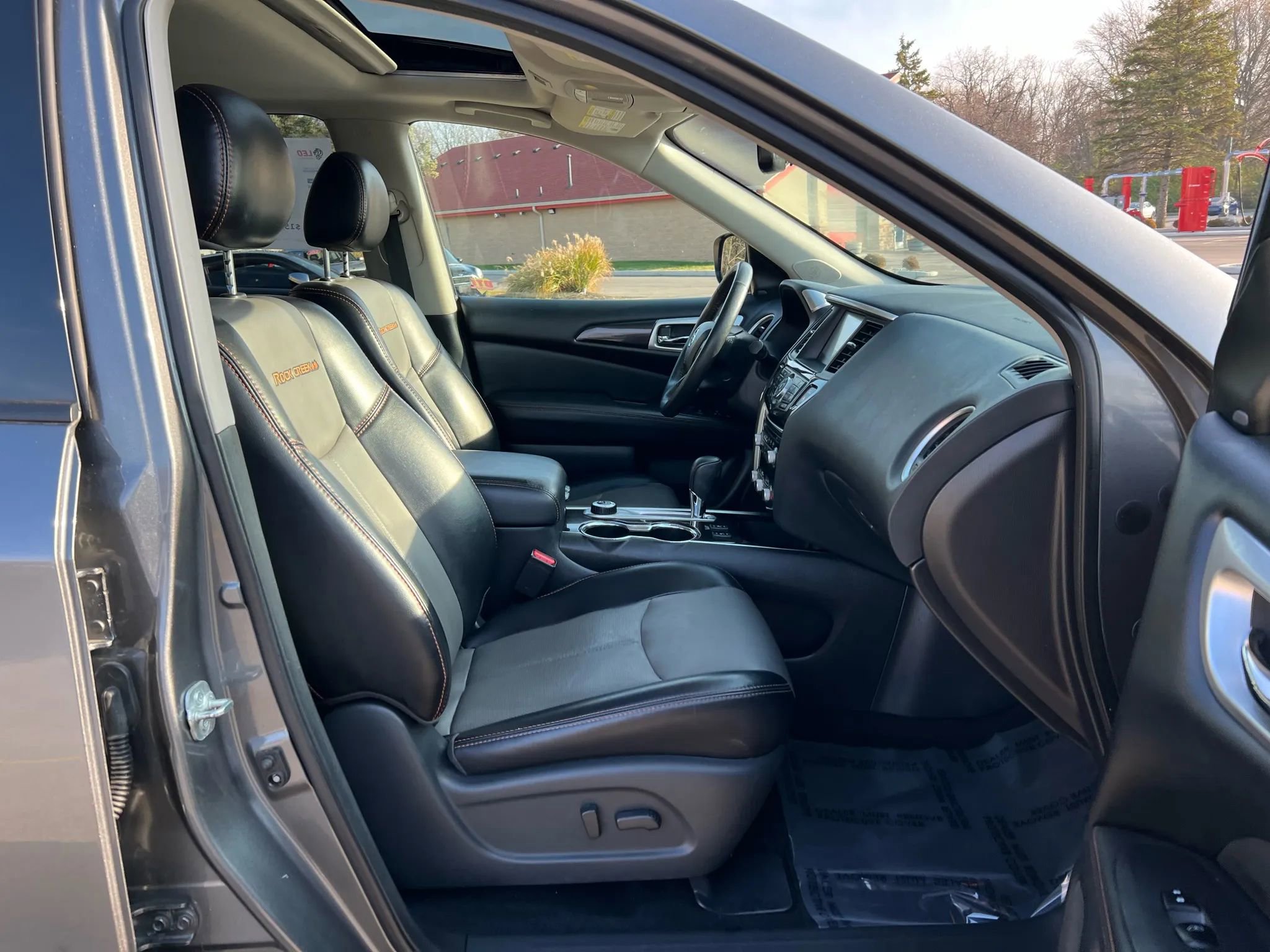 Used 2020 Nissan Pathfinder SL image 20