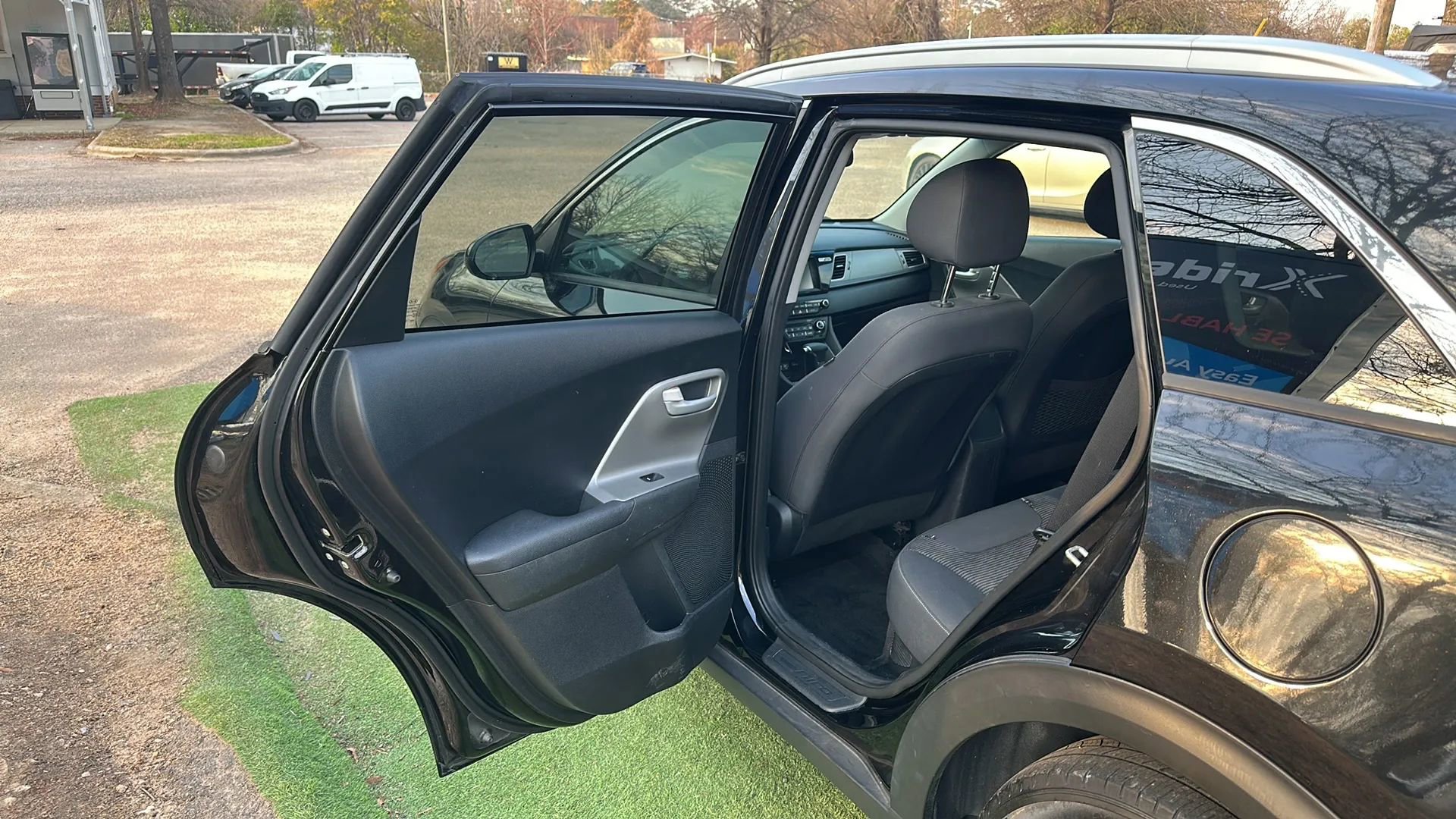 Used 2019 Kia Niro LX image 17