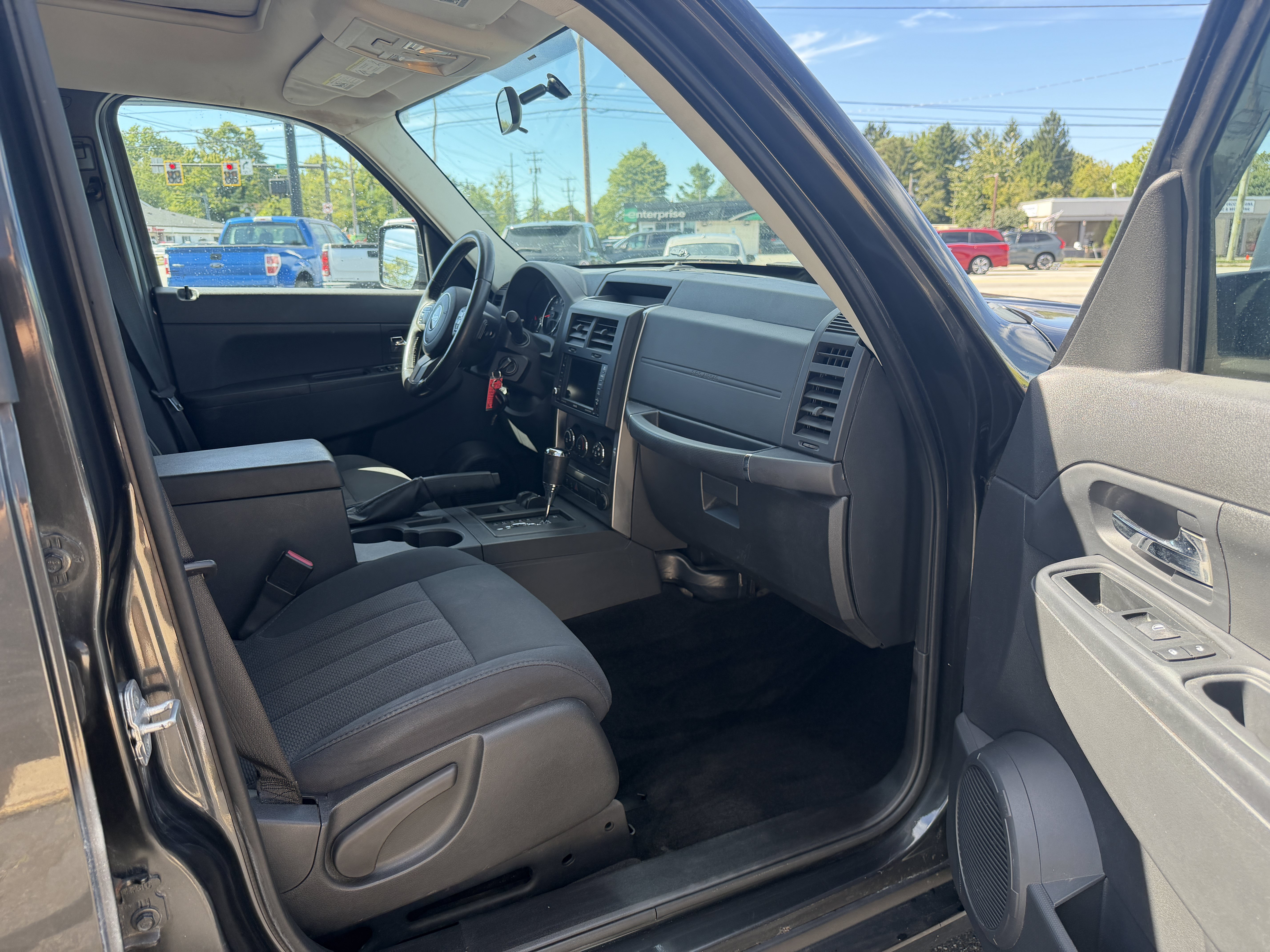 Used 2011 Jeep Liberty Sport AWD/4WD image 10