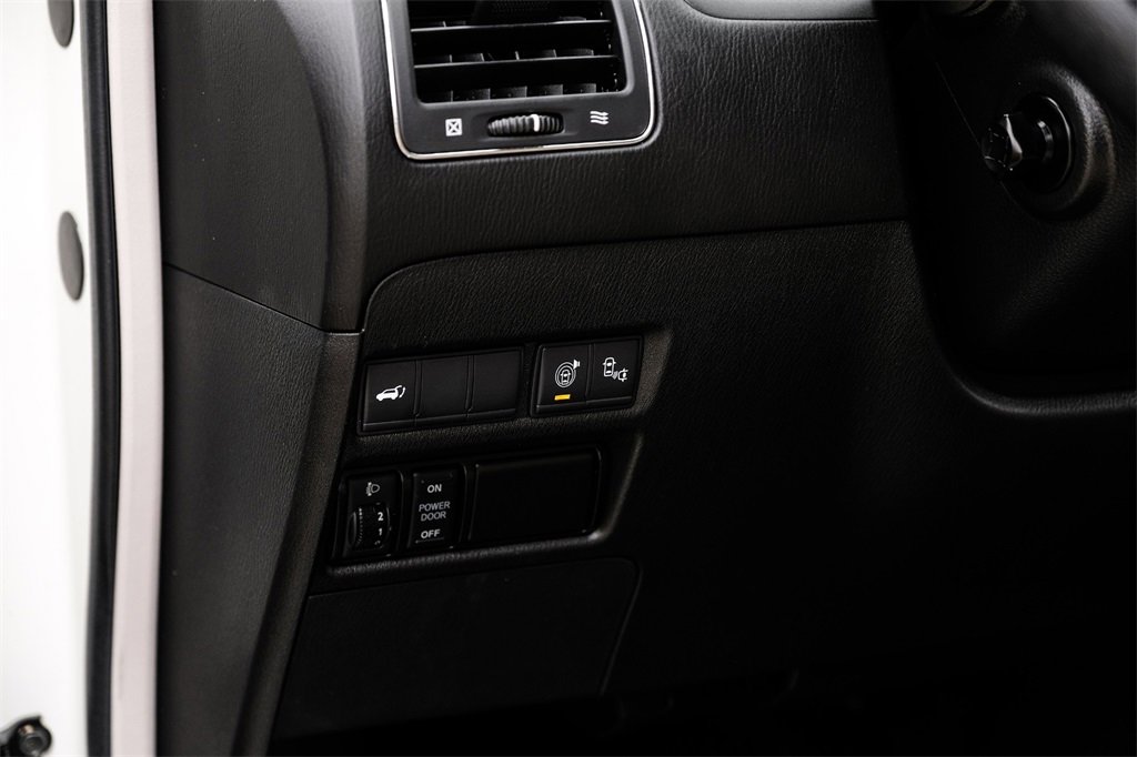 Used 2017 Nissan Armada Platinum w/ Captain Seat Package image 29