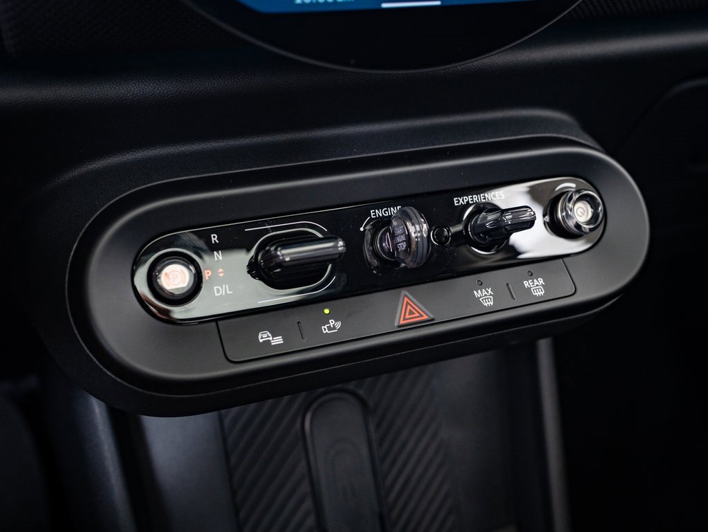 Certified 2025 MINI Cooper 2-Door Hardtop image 21