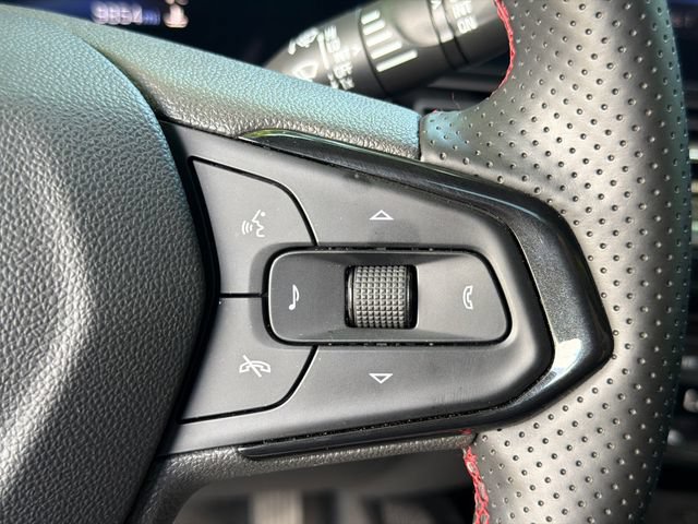Used 2025 Chevrolet Trax RS w/ Sunroof Package FWD image 25