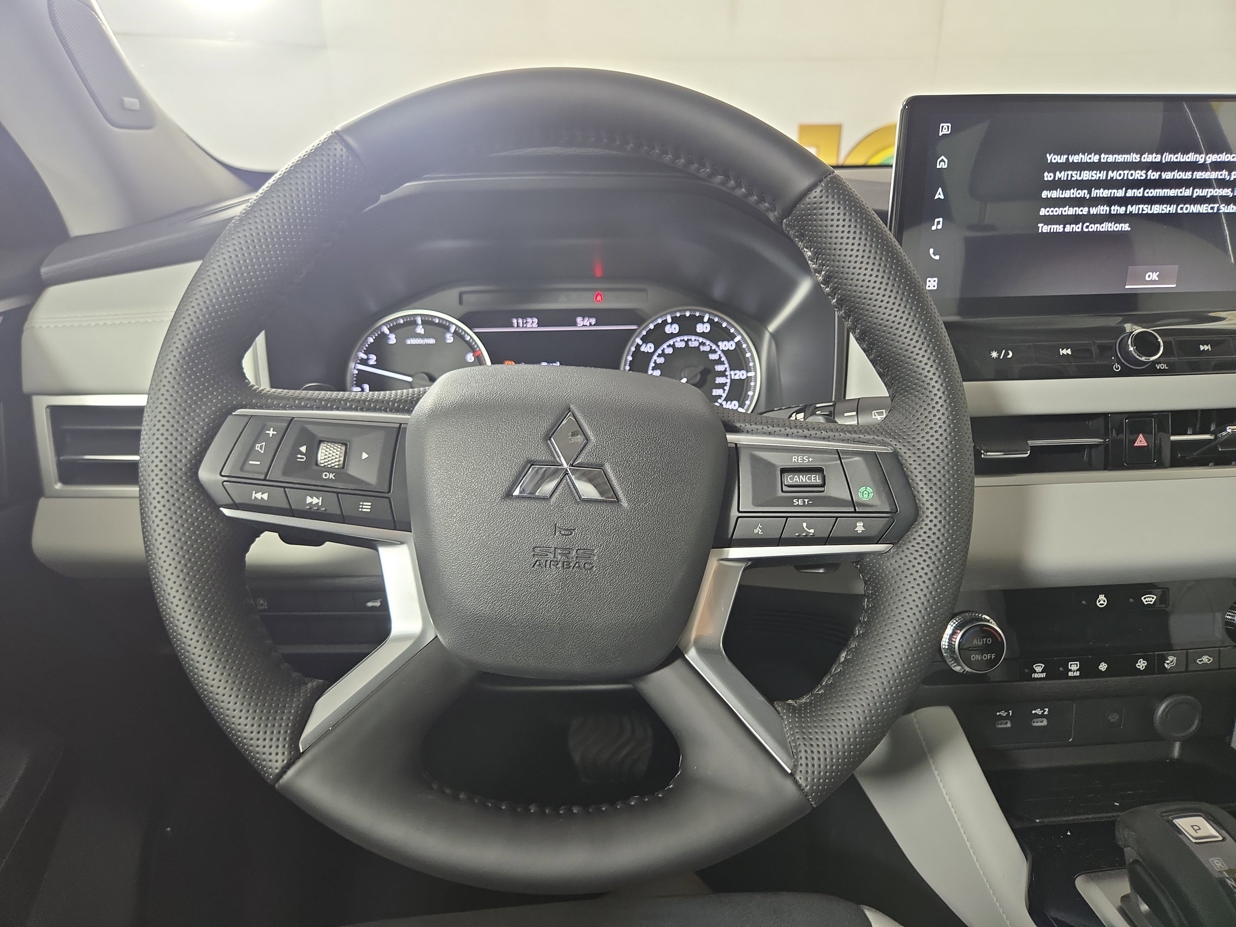 New 2026 Mitsubishi Outlander SE image 14