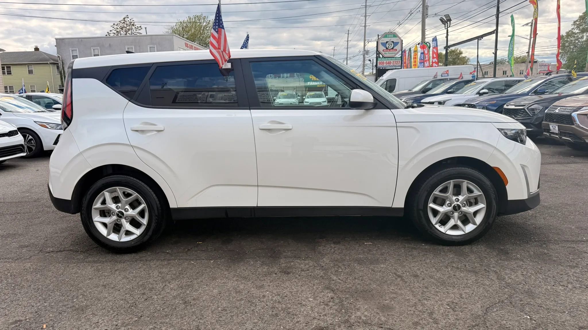 Used 2025 Kia Soul LX w/ LX Technology Package FWD image 11