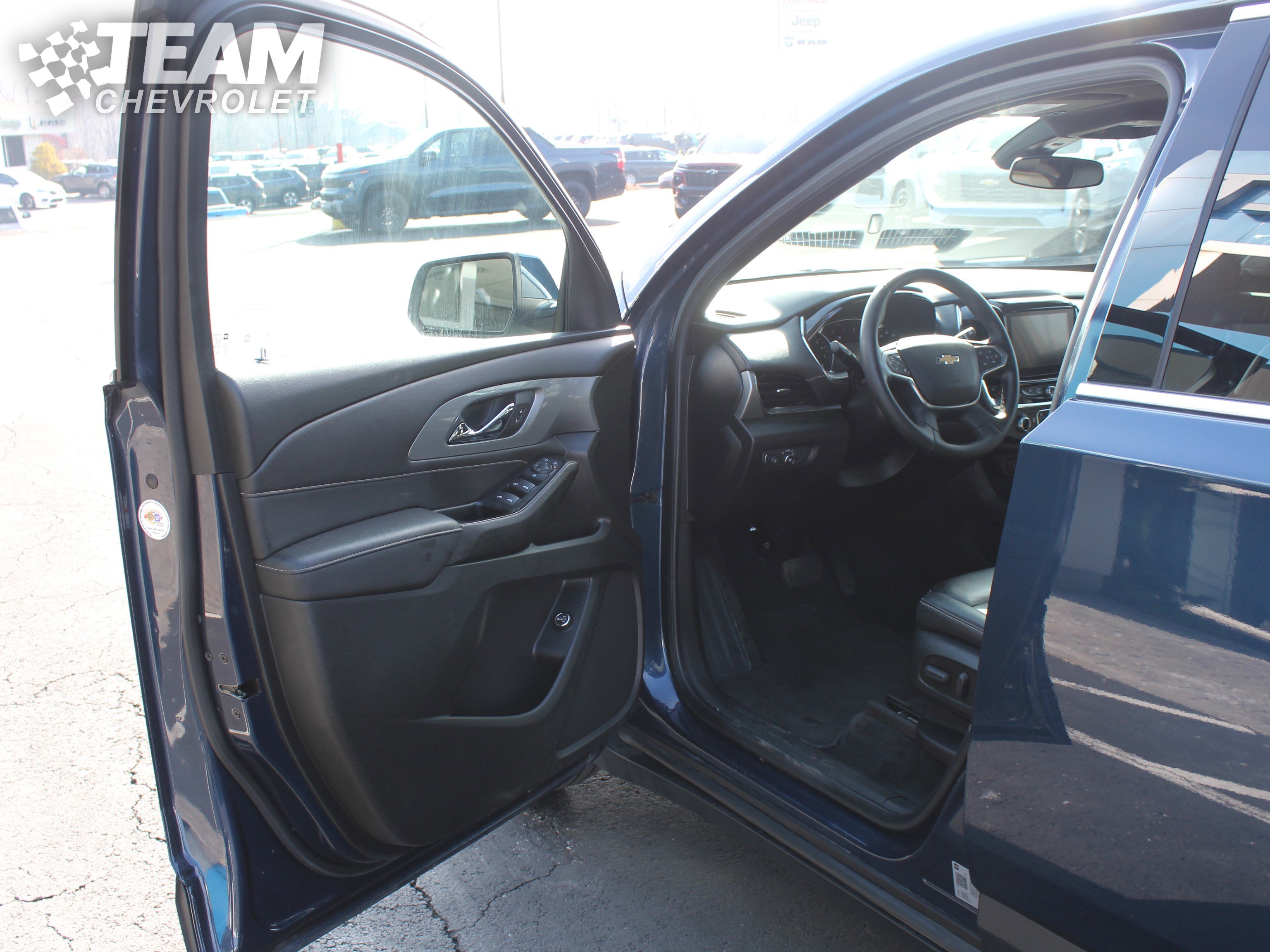 Used 2023 Chevrolet Traverse LT image 10