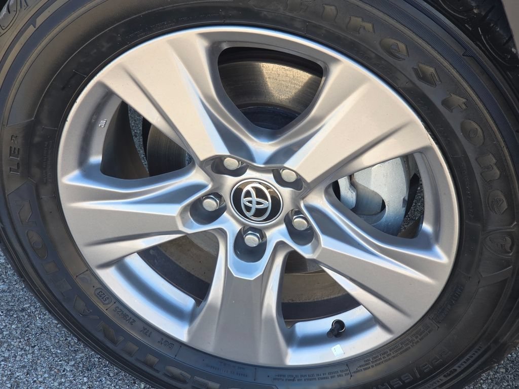 Used 2024 Toyota RAV4 XLE AWD/4WD image 16