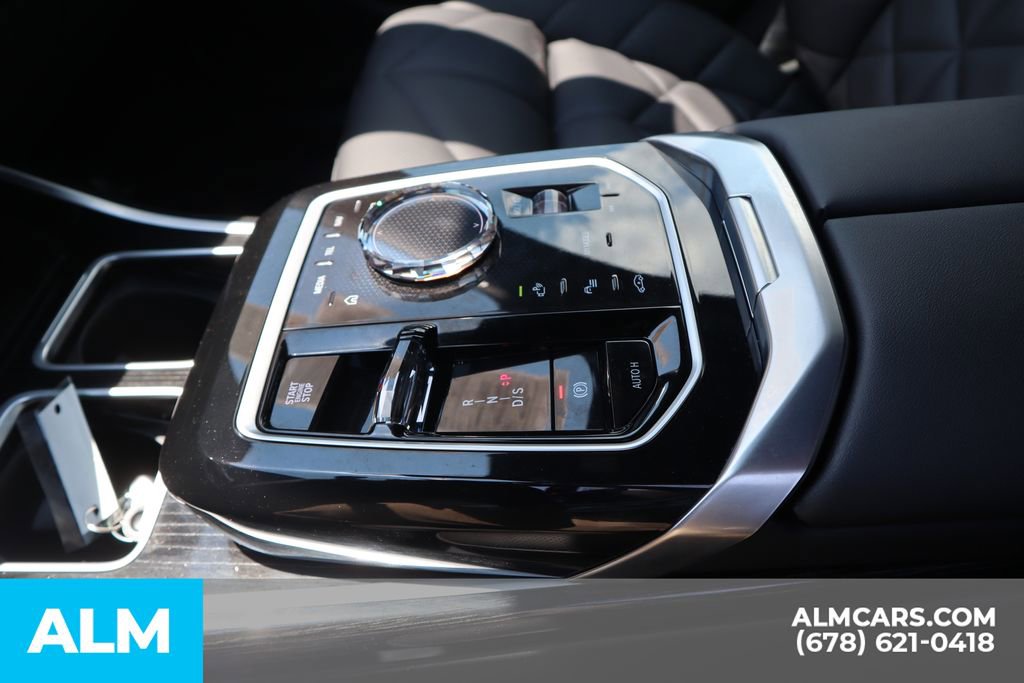 Used 2025 BMW 740i w/ Premium Package image 36