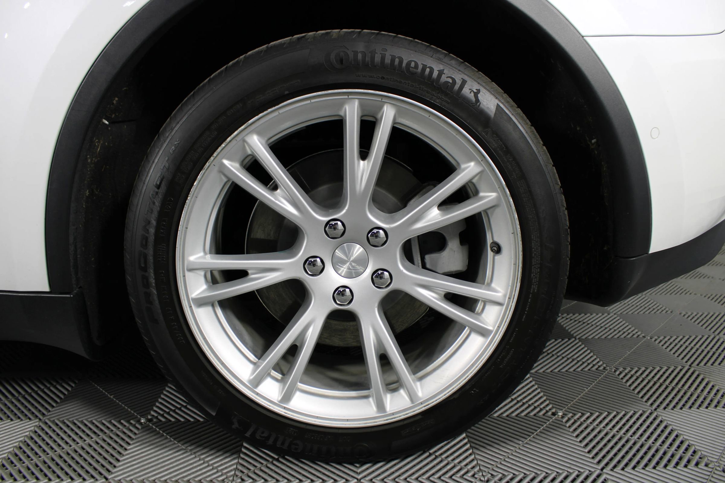 Used 2020 Tesla Model Y Long Range image 45