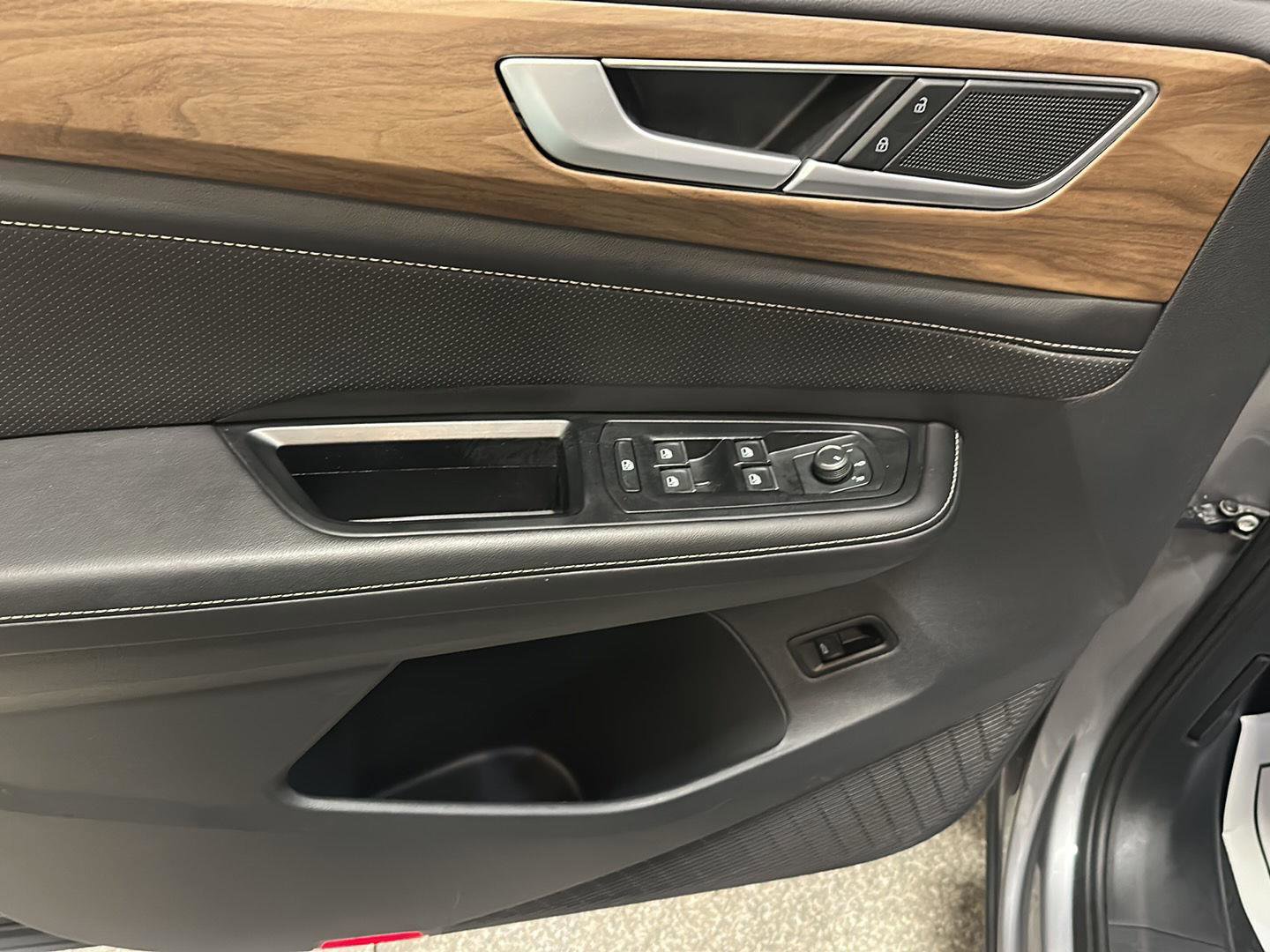 Used 2025 Volkswagen Atlas SE image 17