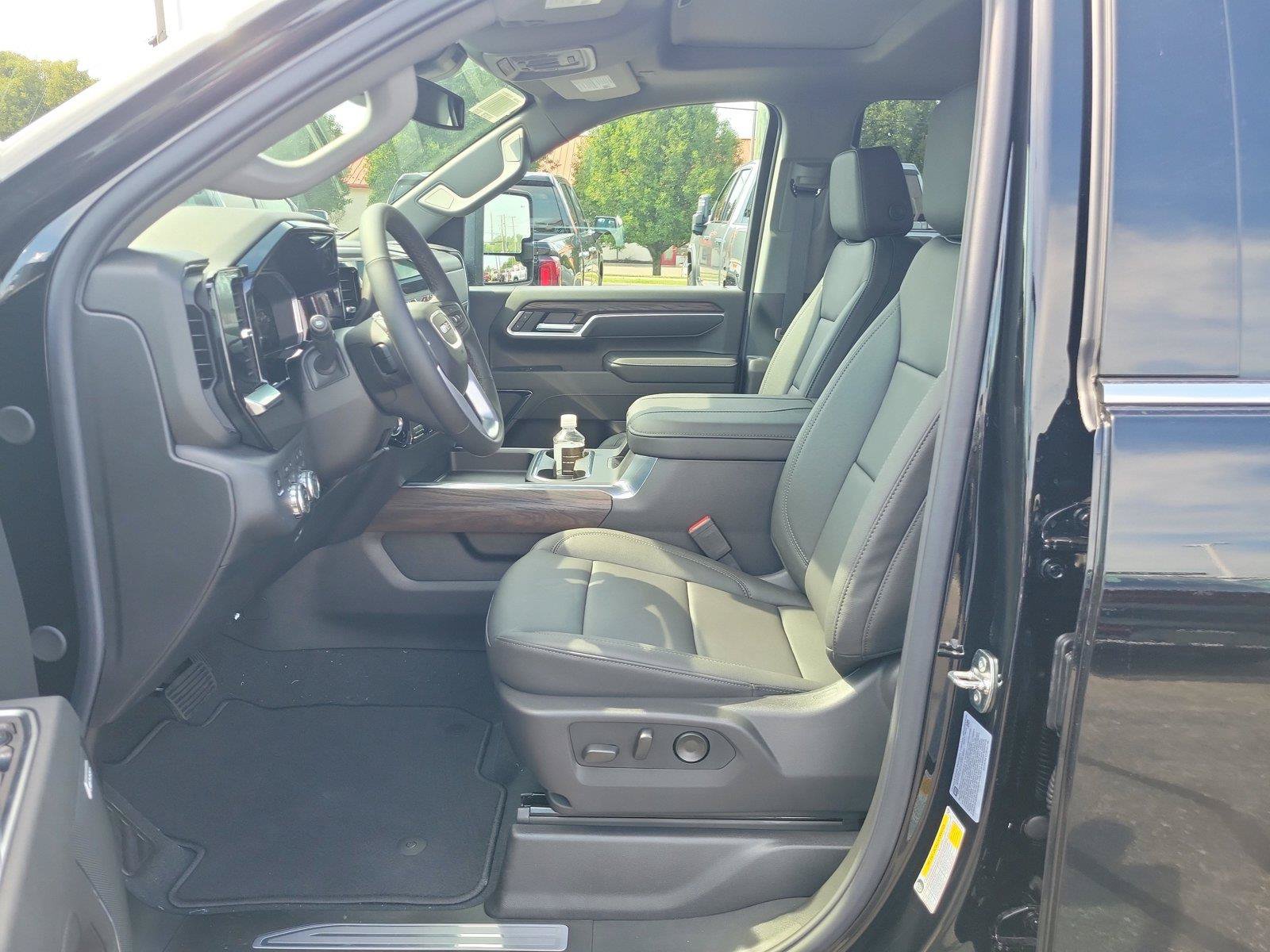 New 2026 GMC Sierra 2500 SLT w/ SLT Premium Package AWD/4WD image 15